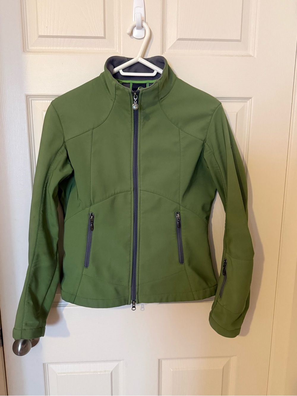 Nike Women's Olive Green Utility Softshell Jacket Lavender interior